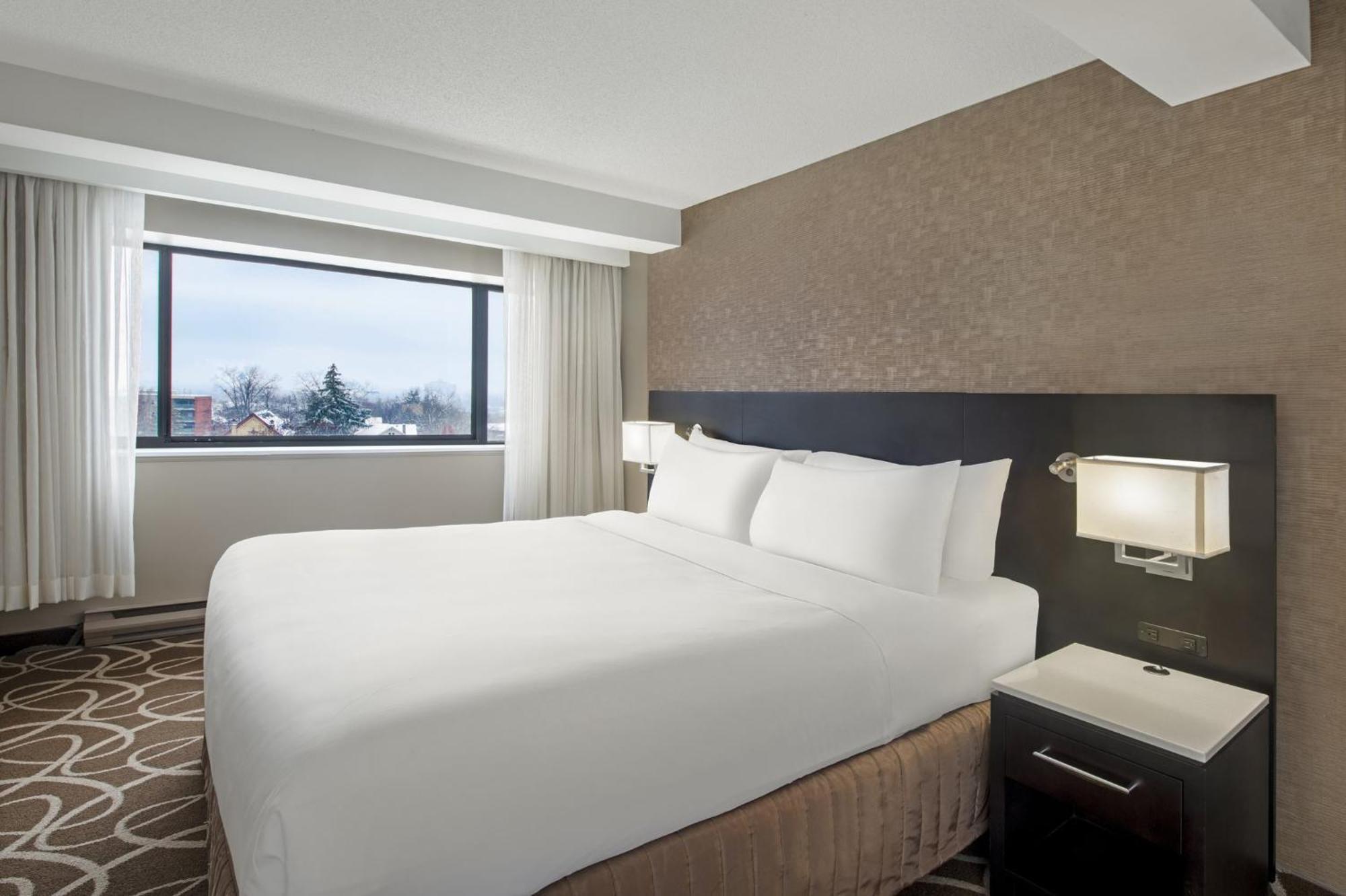 Crowne Plaza Kitchener-Waterloo By Ihg Hotel Buitenkant foto